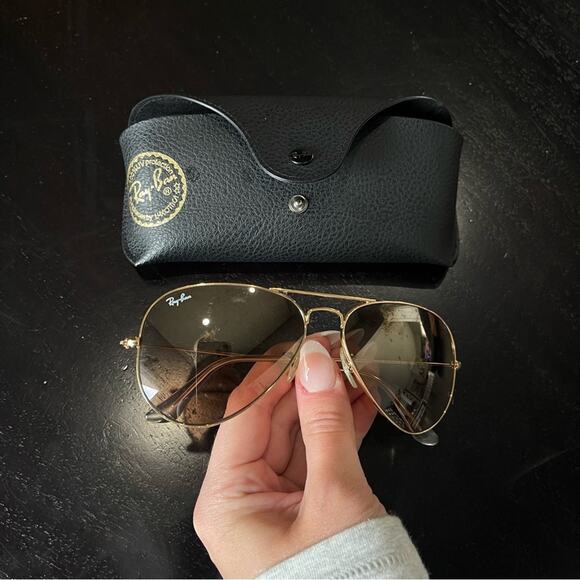 worn less than 5 times ray ban aviator sunglasses
originally $188 - Picture 4 of 9